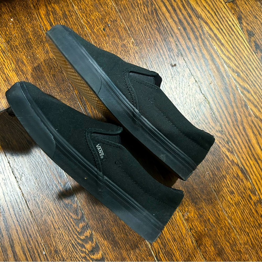 Van’s all black slip on sneakers women’s size 6